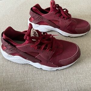 Men’s Nike Air Hurache Burgundy